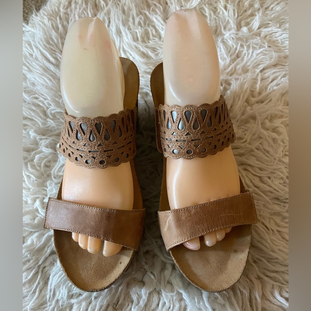 LIKE NEW! NAOT BROWN LEATHER WEDGES 40/9 WORN ONCE